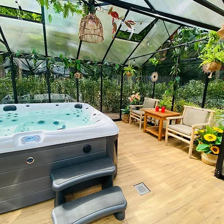 Morning Glory, Forest Holiday home *