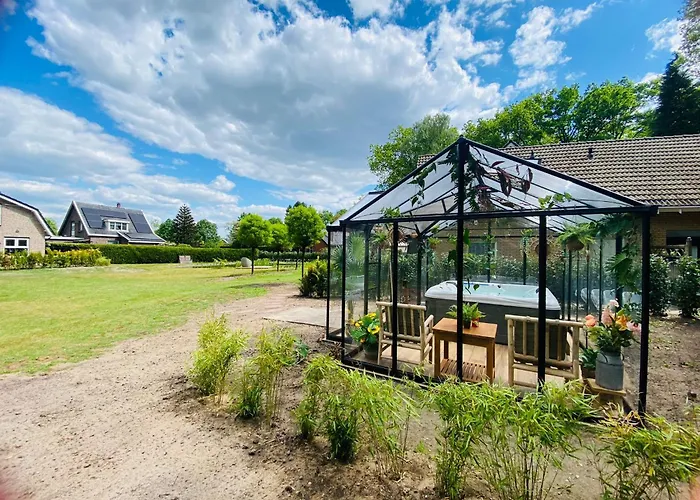 Morning Glory, Forest Semesterbostad
